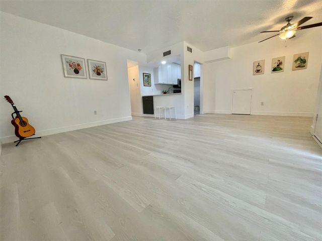 3400 Timmons Lane 13, Houston, TX 77027