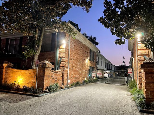 3400 Timmons Lane 13, Houston, TX 77027