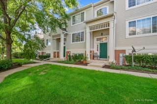 435 Cary Woods Circle 435, Cary, IL 60013