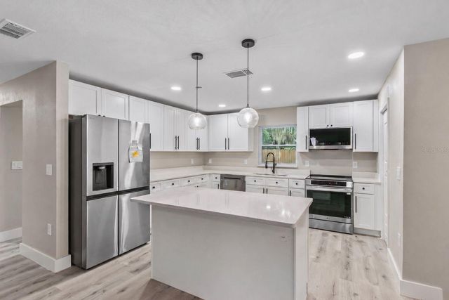 1702 NW 27TH AVENUE, Ocala, FL 34475