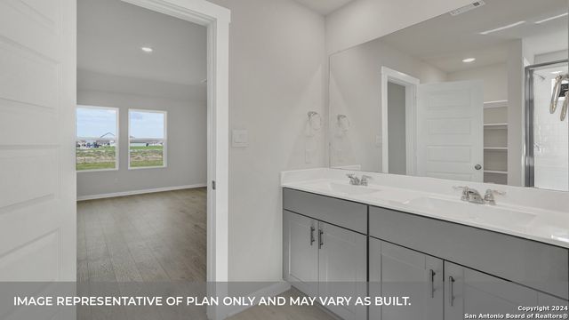 379 Gwenn Glade Cv, Lockhart, TX 78644
