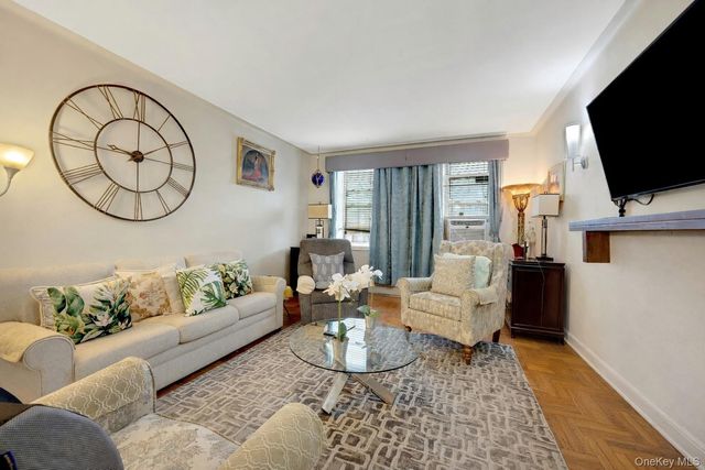 2166 Bronx Park E 1F, Bronx, NY 10462