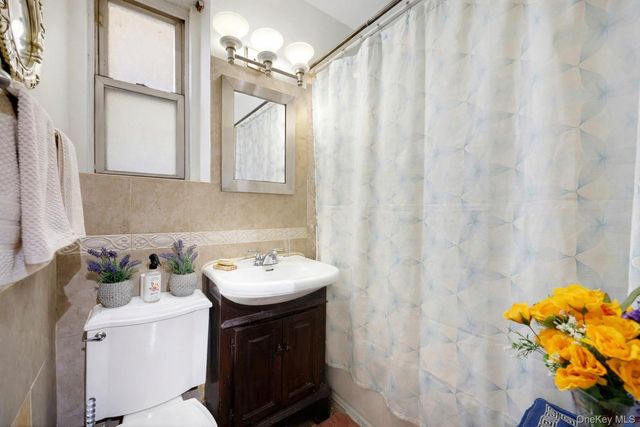 2166 Bronx Park E 1F, Bronx, NY 10462