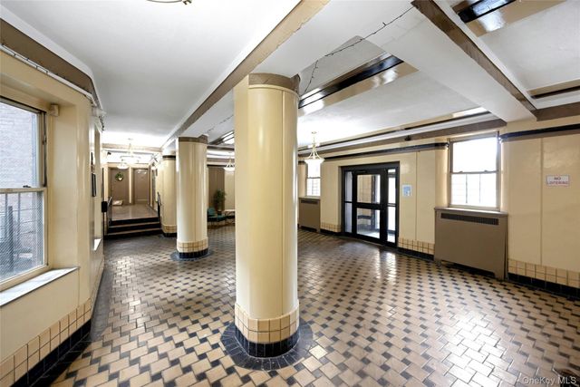 2166 Bronx Park E 1F, Bronx, NY 10462