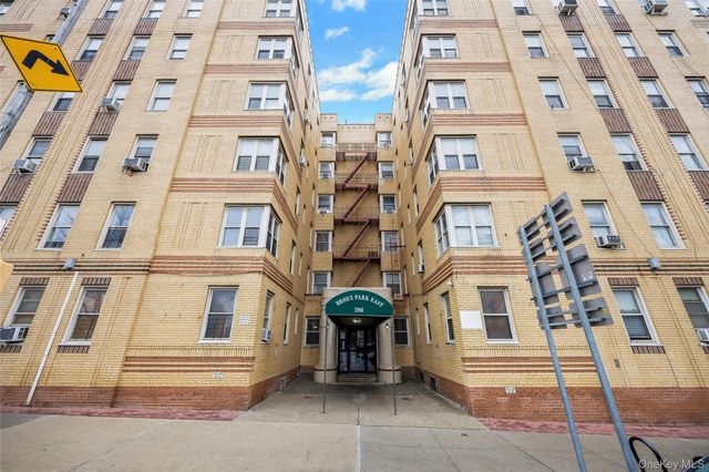 2166 Bronx Park E 1F, Bronx, NY 10462