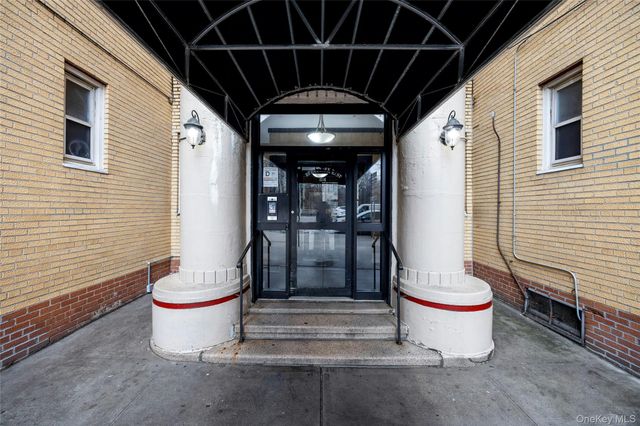 2166 Bronx Park E 1F, Bronx, NY 10462