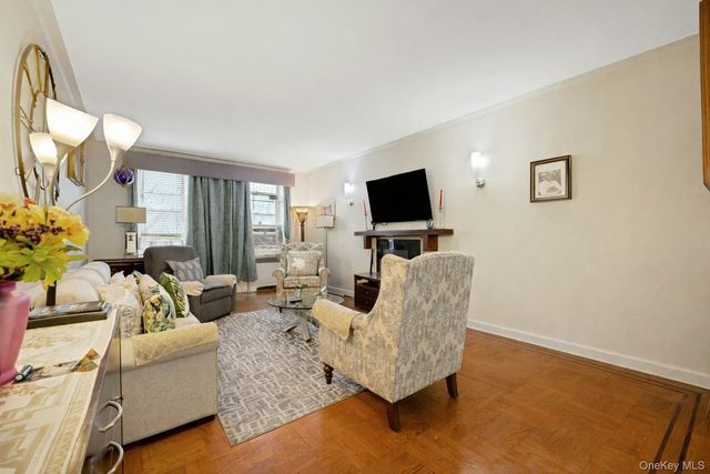 2166 Bronx Park E 1F, Bronx, NY 10462