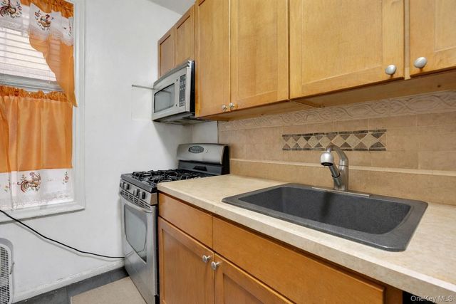 2166 Bronx Park E 1F, Bronx, NY 10462