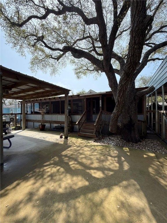 216 S Lake Dr, Rockport, TX 78382