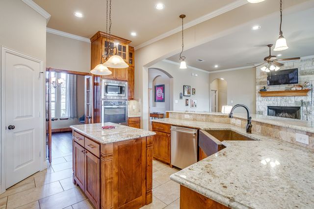 195 Brook Hollow Lane, Weatherford, TX 76088