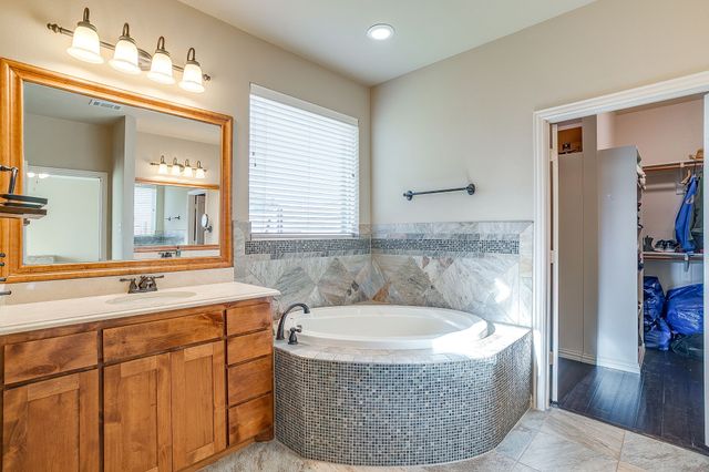 195 Brook Hollow Lane, Weatherford, TX 76088