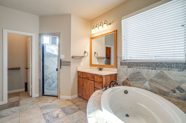 195 Brook Hollow Lane, Weatherford, TX 76088