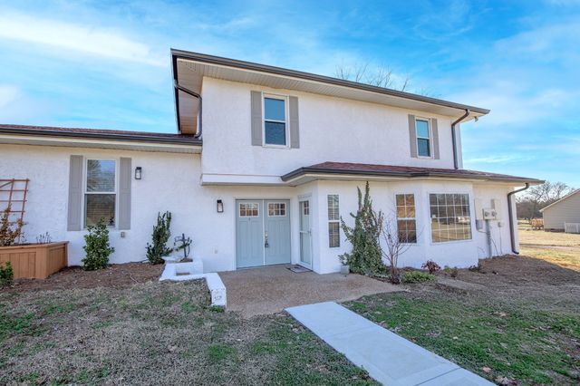 557 Peach Valley Rd, Gallatin, TN 37066