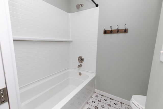 557 Peach Valley Rd, Gallatin, TN 37066