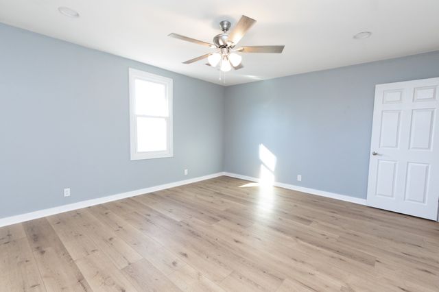 557 Peach Valley Rd, Gallatin, TN 37066