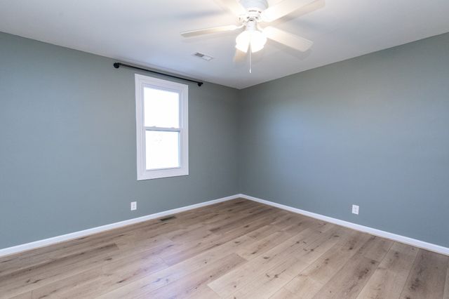 557 Peach Valley Rd, Gallatin, TN 37066