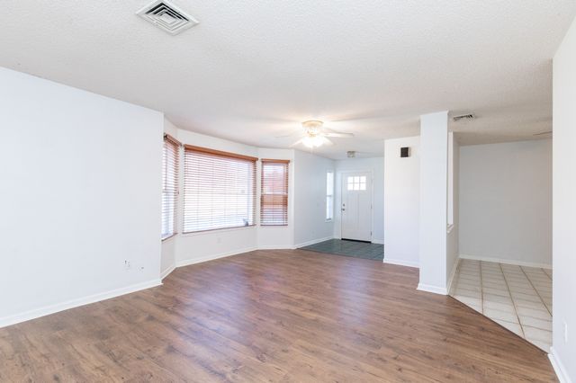 557 Peach Valley Rd, Gallatin, TN 37066