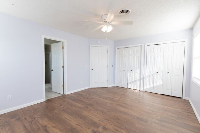 557 Peach Valley Rd, Gallatin, TN 37066