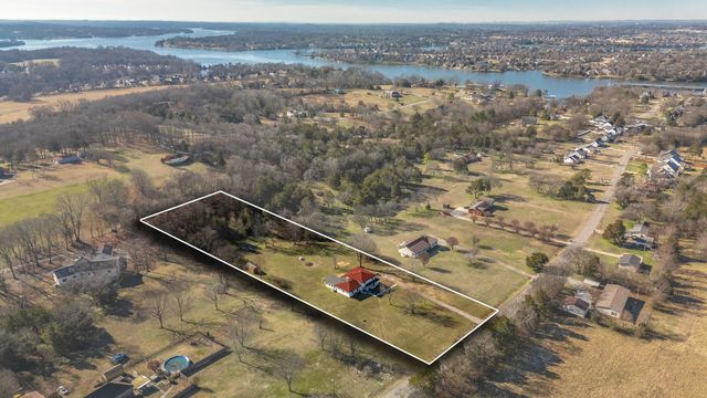 557 Peach Valley Rd, Gallatin, TN 37066