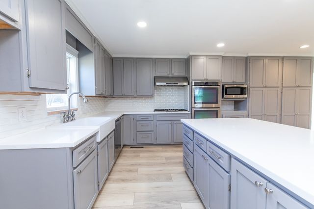 557 Peach Valley Rd, Gallatin, TN 37066