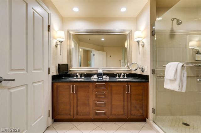 125 East HARMON Avenue 3707, Las Vegas, NV 89109