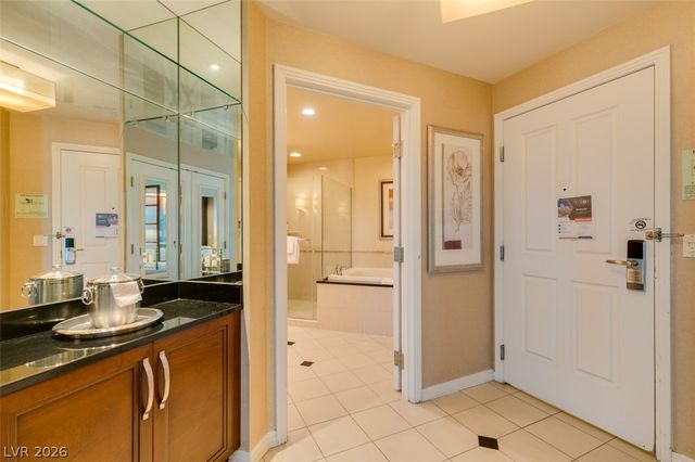 125 East HARMON Avenue 3707, Las Vegas, NV 89109