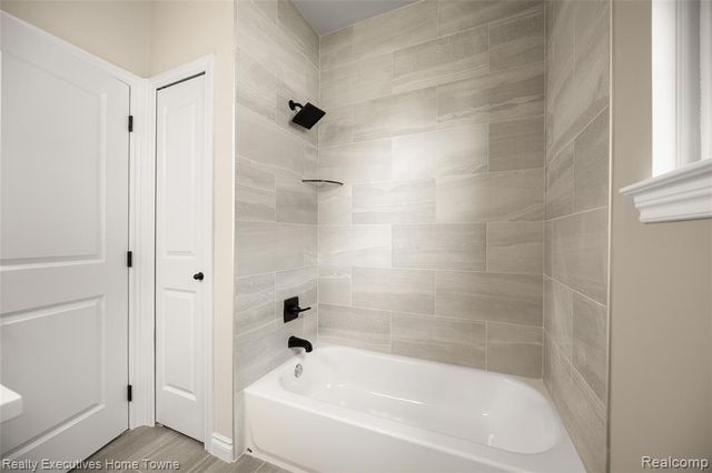 34823 Cardinal Lane, Richmond, MI 48062