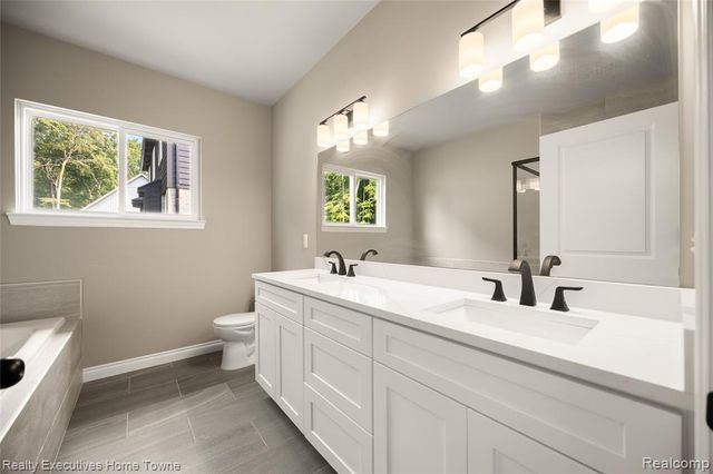 34823 Cardinal Lane, Richmond, MI 48062