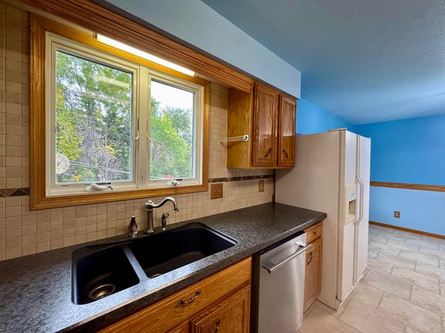 2620 66th St NW, Minot, ND 58703
