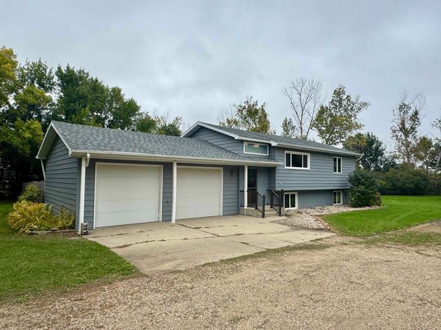 2620 66th St NW, Minot, ND 58703