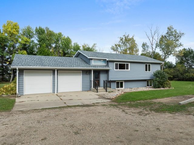 2620 66th St NW, Minot, ND 58703
