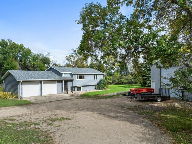 2620 66th St NW, Minot, ND 58703