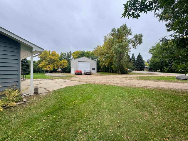 2620 66th St NW, Minot, ND 58703