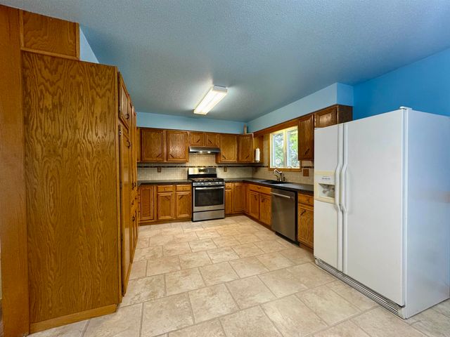 2620 66th St NW, Minot, ND 58703