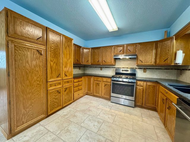 2620 66th St NW, Minot, ND 58703