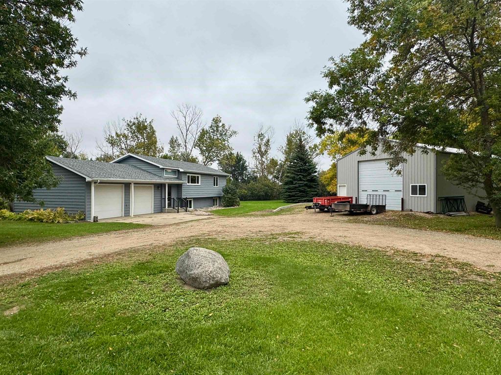 2620 66th St NW, Minot, ND 58703