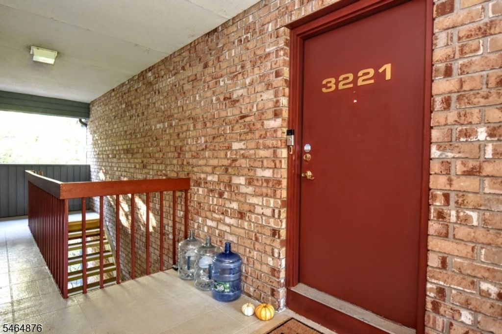 3221 Hilltop Rd, Mahwah Twp., NJ 07430 — photo 4