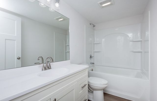 913 E 23rd Street, Des Moines, IA 50317