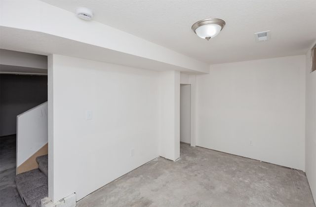 913 E 23rd Street, Des Moines, IA 50317