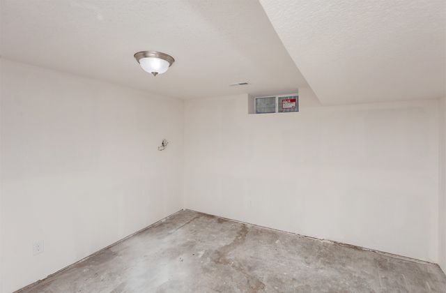 913 E 23rd Street, Des Moines, IA 50317