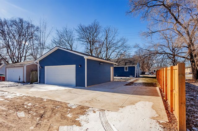 913 E 23rd Street, Des Moines, IA 50317