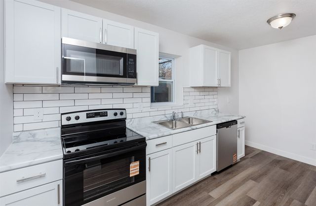 913 E 23rd Street, Des Moines, IA 50317