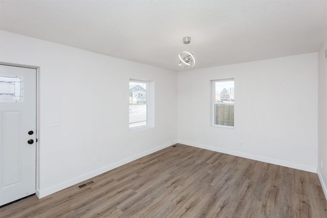 913 E 23rd Street, Des Moines, IA 50317