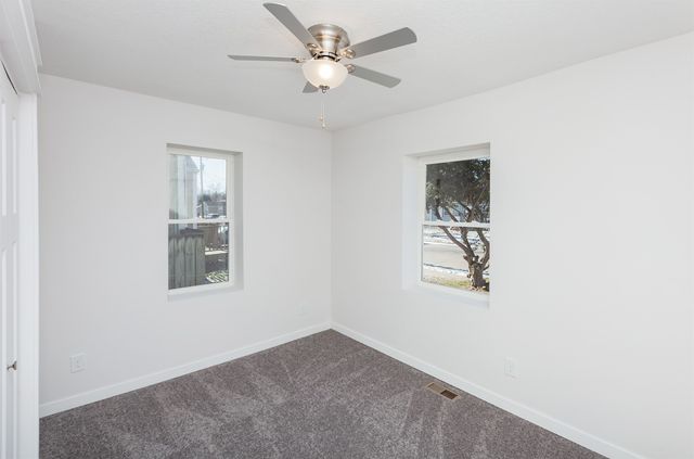 913 E 23rd Street, Des Moines, IA 50317