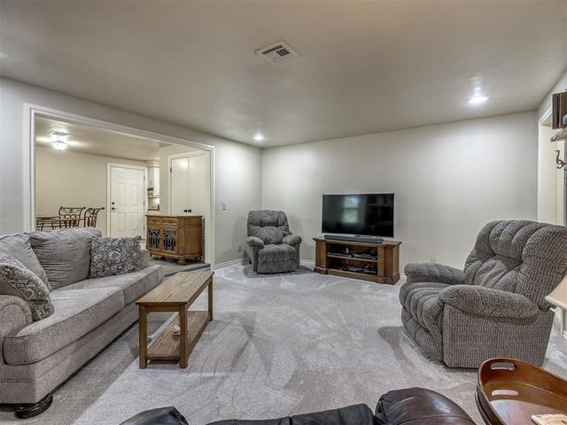 19200 Meador Lane, Harrah, OK 73045