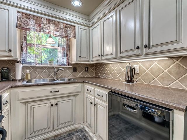 19200 Meador Lane, Harrah, OK 73045