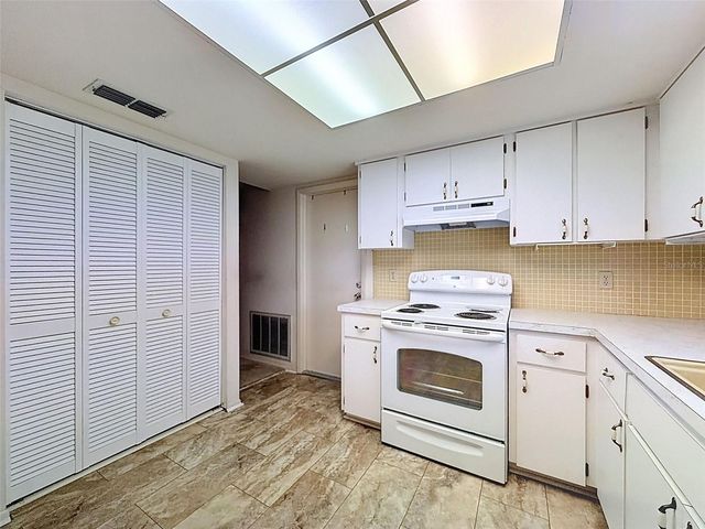 9811 WOODSTOCK LANE, Port Richey, FL 34668