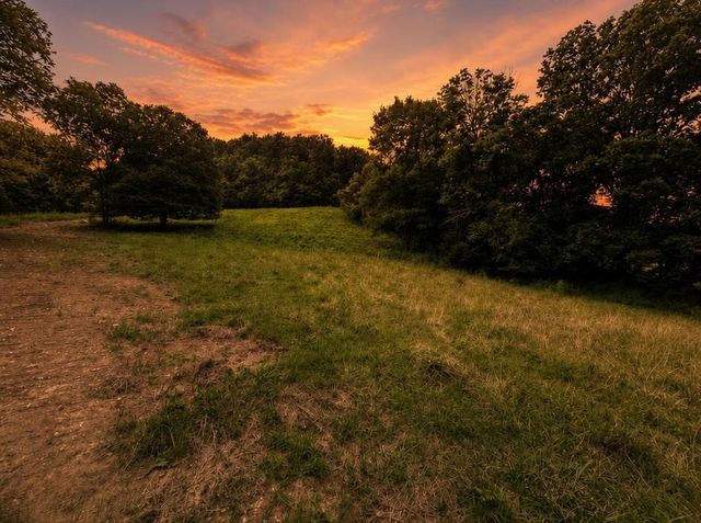 303 Little Creek Rd, Pleasant Shade, TN 37145