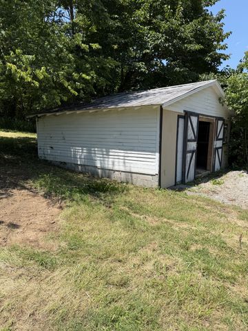 303 Little Creek Rd, Pleasant Shade, TN 37145