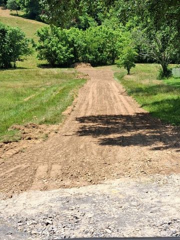 303 Little Creek Rd, Pleasant Shade, TN 37145